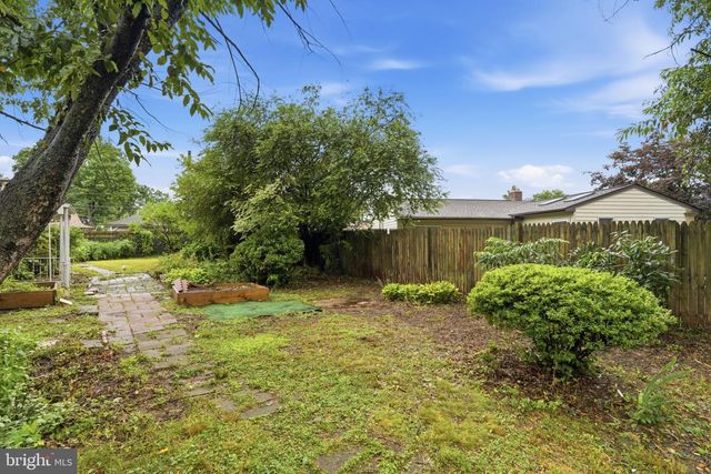 65 ORCHARD LN, Levittown, PA 19055