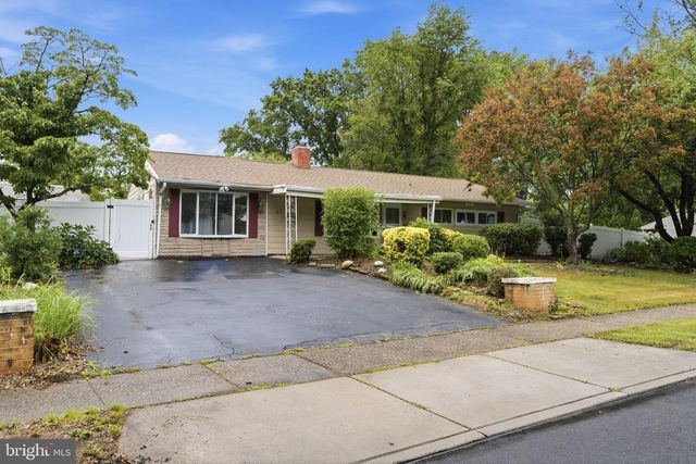 65 ORCHARD LN, Levittown, PA 19055