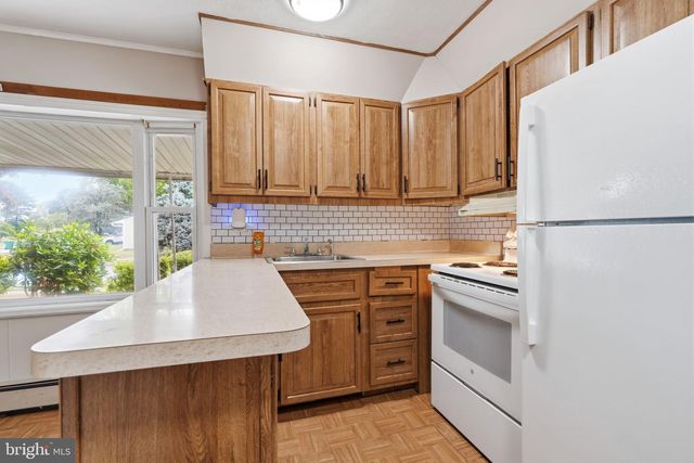 65 ORCHARD LN, Levittown, PA 19055