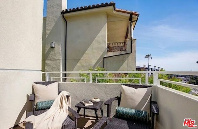 1430 S Beverly Glen Boulevard 303, Los Angeles, CA 90024