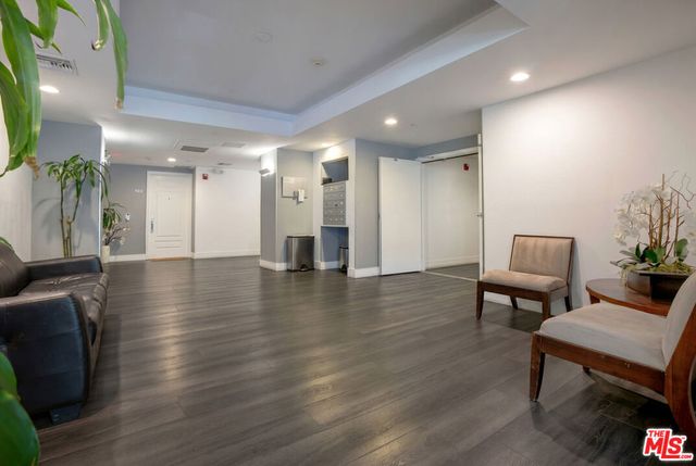 1430 S Beverly Glen Boulevard 303, Los Angeles, CA 90024