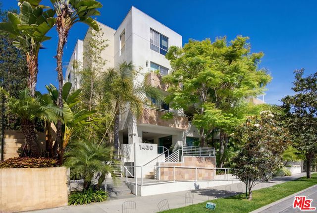 1430 S Beverly Glen Boulevard 303, Los Angeles, CA 90024