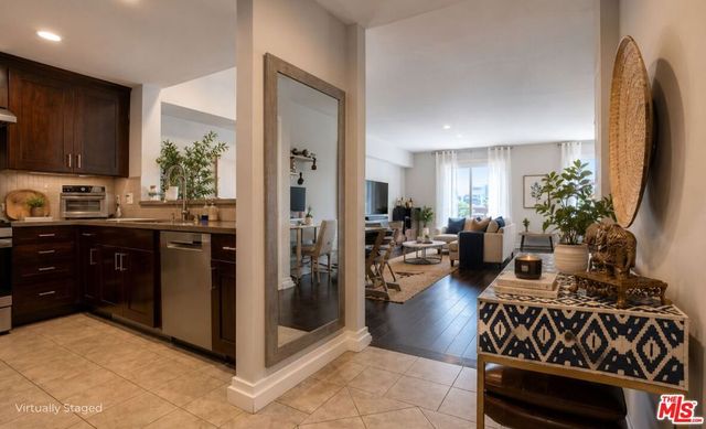 1430 S Beverly Glen Boulevard 303, Los Angeles, CA 90024