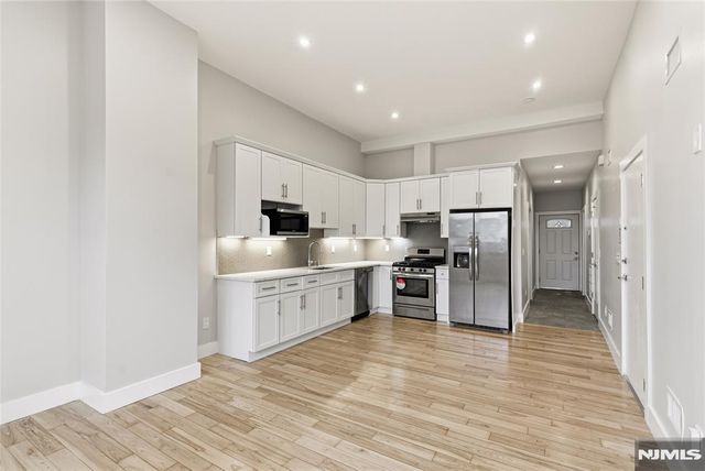 12 Dempsey Avenue A, Edgewater, NJ 07020