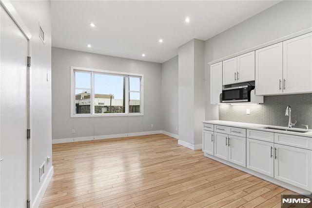 12 Dempsey Avenue A, Edgewater, NJ 07020
