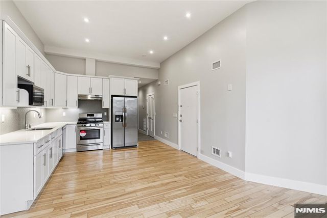 12 Dempsey Avenue A, Edgewater, NJ 07020