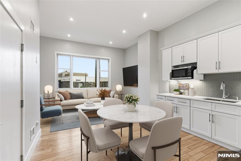 12 Dempsey Avenue A, Edgewater, NJ 07020