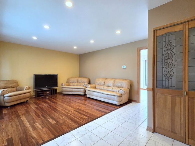 21W105 Flamingo Lane, Lombard, IL 60148