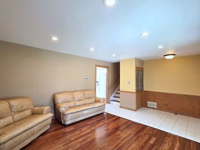 21W105 Flamingo Lane, Lombard, IL 60148
