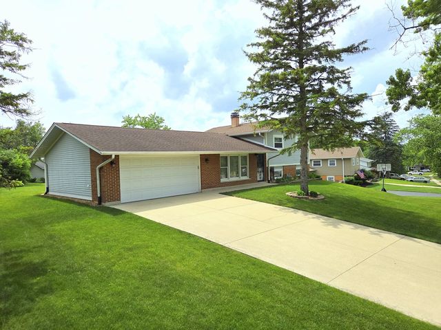 21W105 Flamingo Lane, Lombard, IL 60148