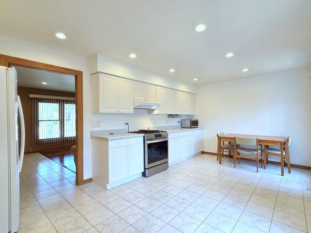 21W105 Flamingo Lane, Lombard, IL 60148