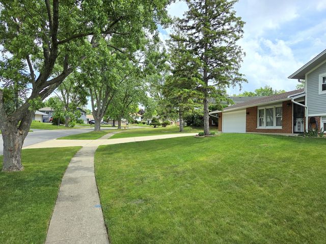 21W105 Flamingo Lane, Lombard, IL 60148