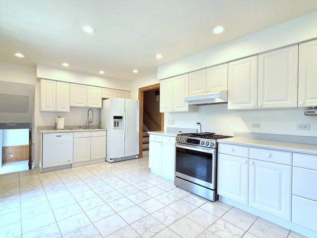 21W105 Flamingo Lane, Lombard, IL 60148