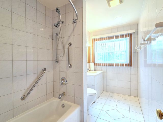 21W105 Flamingo Lane, Lombard, IL 60148
