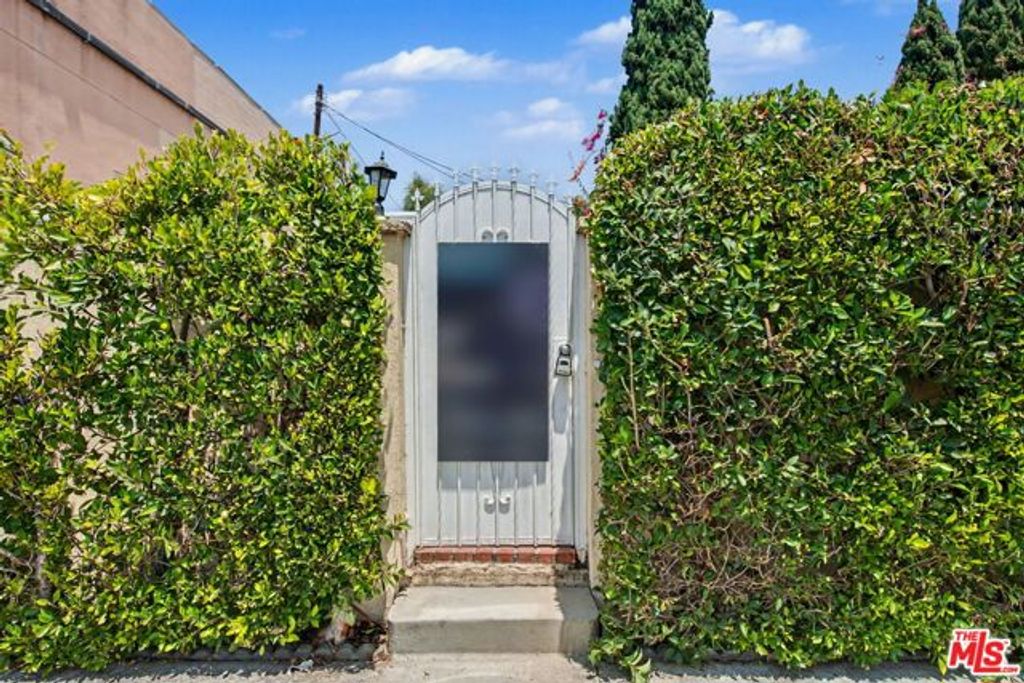 2153 Glendon Avenue, Los Angeles, CA 90025