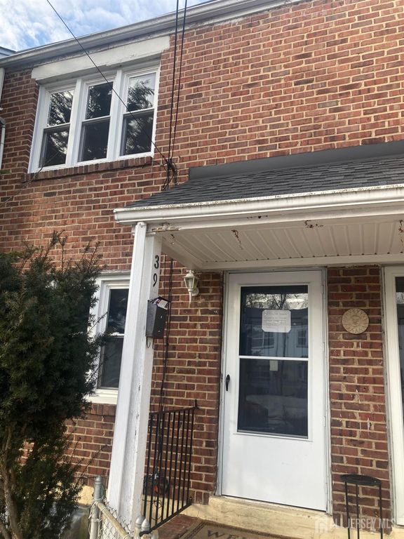 39 Victory Court, Metuchen, NJ 08840
