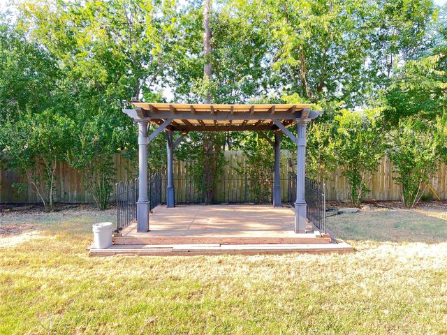631 Stagecoach Drive, Oak Point, TX 75068