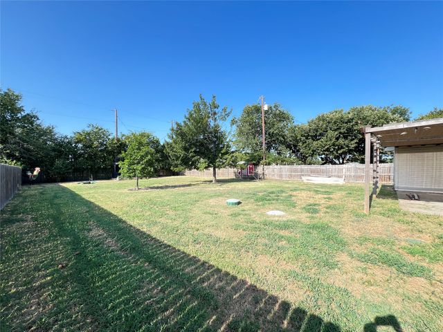 631 Stagecoach Drive, Oak Point, TX 75068