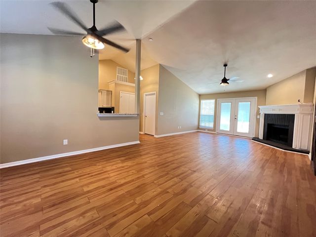 631 Stagecoach Drive, Oak Point, TX 75068