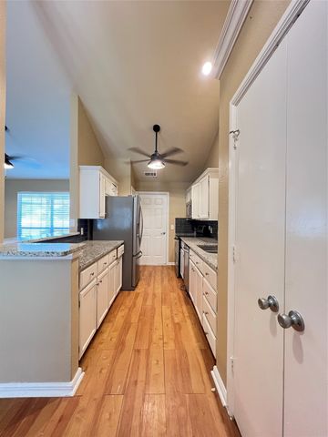 631 Stagecoach Drive, Oak Point, TX 75068