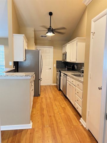 631 Stagecoach Drive, Oak Point, TX 75068