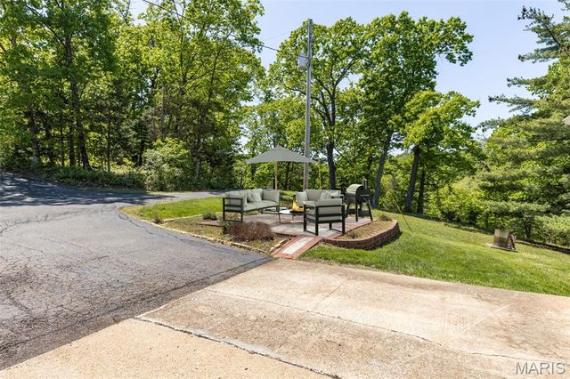 6525 Antire Road, High Ridge, MO 63049