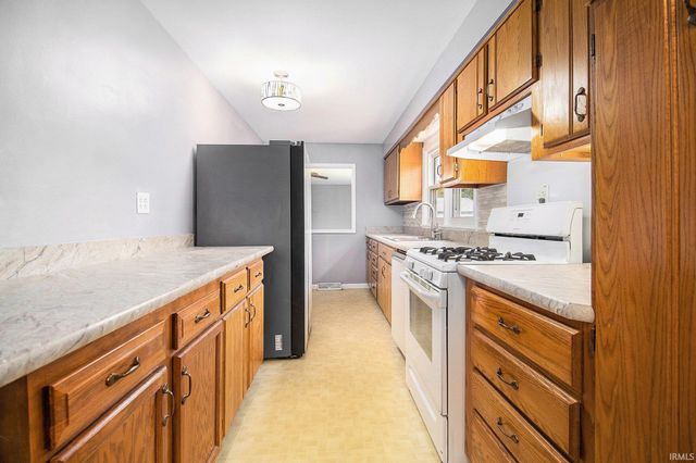21460 Auten Road, South Bend, IN 46628