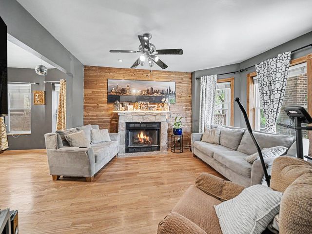 4749 N Dover Street, Chicago, IL 60640