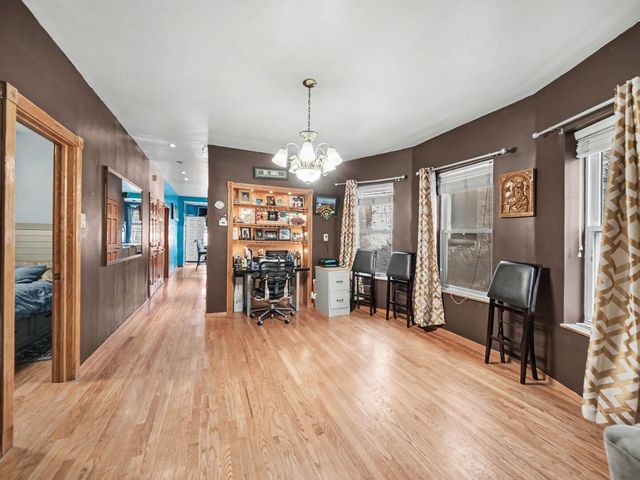 4749 N Dover Street, Chicago, IL 60640