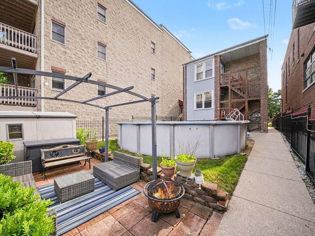4749 N Dover Street, Chicago, IL 60640