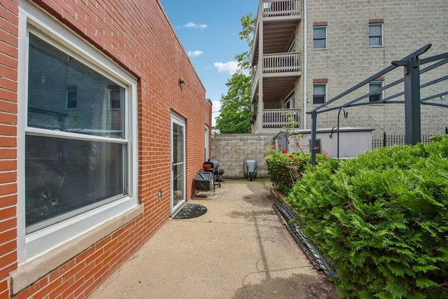 4749 N Dover Street, Chicago, IL 60640