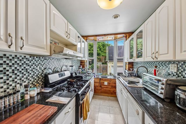 4749 N Dover Street, Chicago, IL 60640