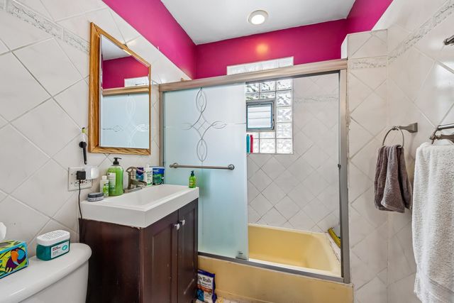 4749 N Dover Street, Chicago, IL 60640