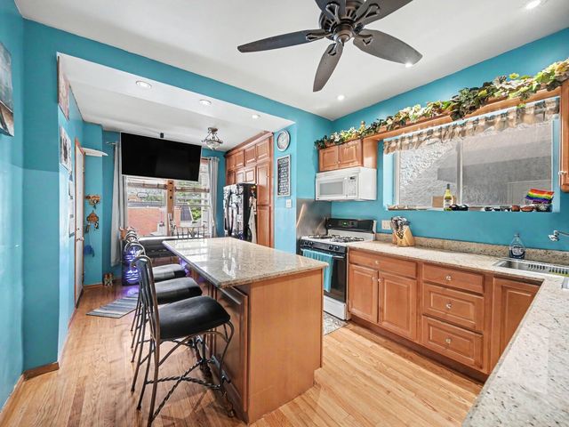 4749 N Dover Street, Chicago, IL 60640
