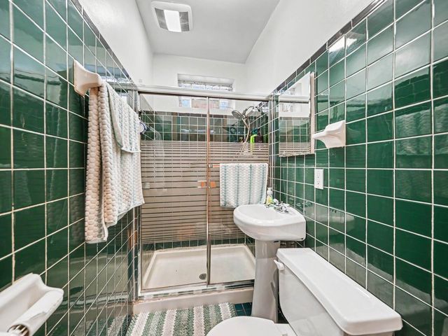 4749 N Dover Street, Chicago, IL 60640