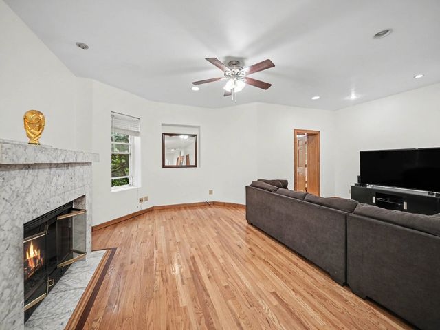 4749 N Dover Street, Chicago, IL 60640