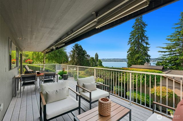 12530 Holmes Point Drive NE, Kirkland, WA 98034