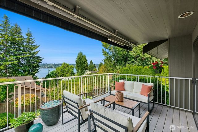 12530 Holmes Point Drive NE, Kirkland, WA 98034