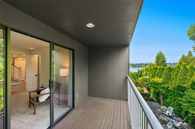 12530 Holmes Point Drive NE, Kirkland, WA 98034