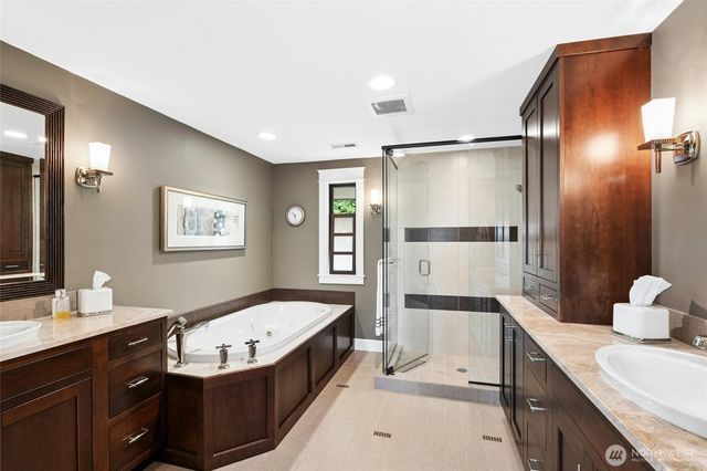 12530 Holmes Point Drive NE, Kirkland, WA 98034
