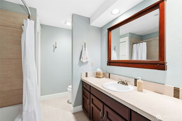 12530 Holmes Point Drive NE, Kirkland, WA 98034