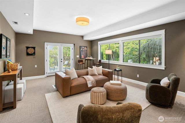 12530 Holmes Point Drive NE, Kirkland, WA 98034