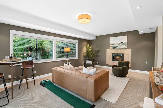 12530 Holmes Point Drive NE, Kirkland, WA 98034