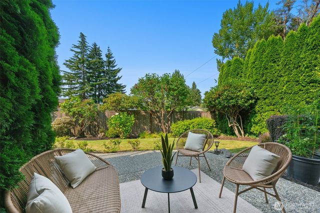 12530 Holmes Point Drive NE, Kirkland, WA 98034