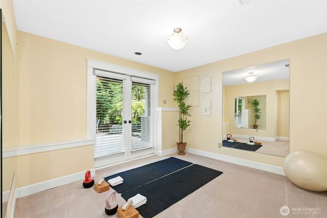12530 Holmes Point Drive NE, Kirkland, WA 98034