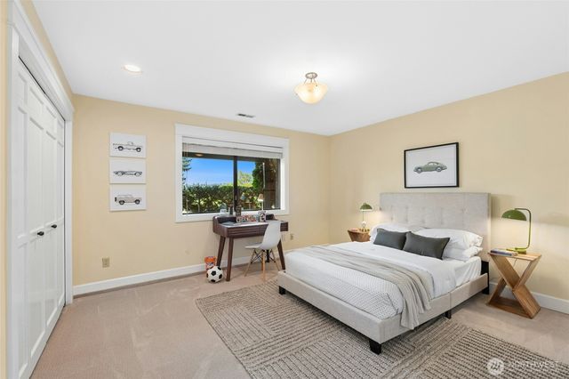 12530 Holmes Point Drive NE, Kirkland, WA 98034
