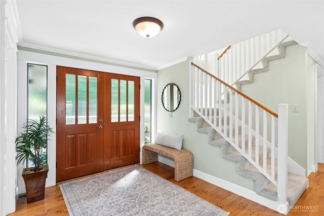 12530 Holmes Point Drive NE, Kirkland, WA 98034