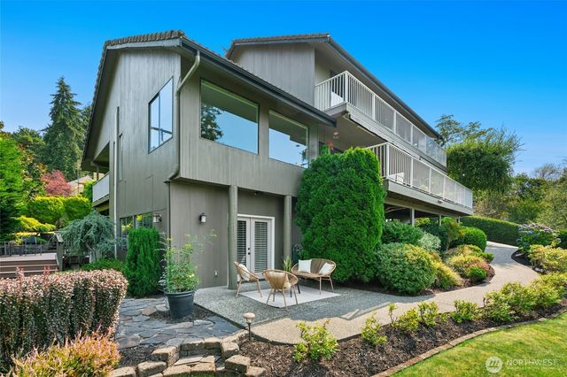 12530 Holmes Point Drive NE, Kirkland, WA 98034
