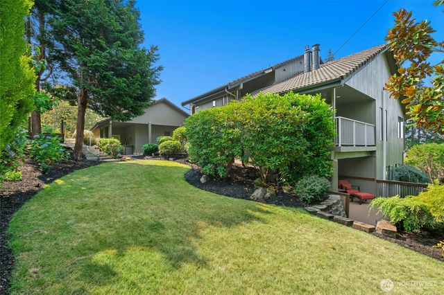 12530 Holmes Point Drive NE, Kirkland, WA 98034