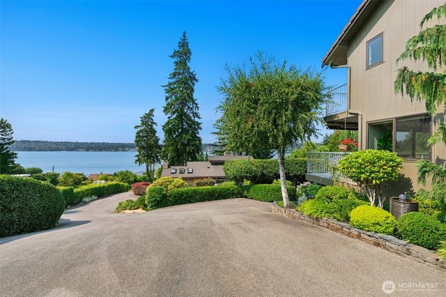 12530 Holmes Point Drive NE, Kirkland, WA 98034
